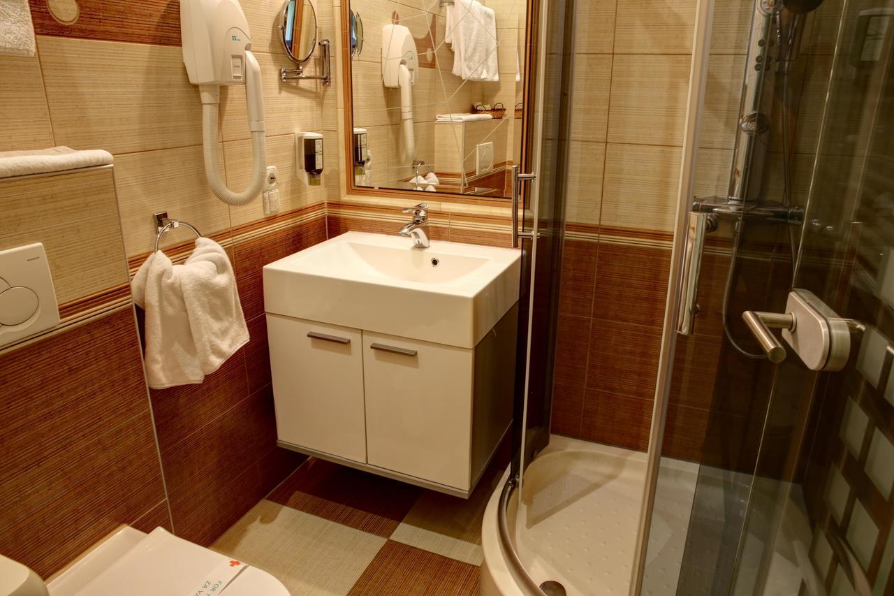 Hotel Gorenje Cagllavice Kültér fotó